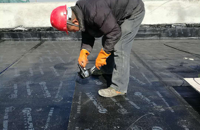 屋顶防水卷材铺贴方法与施工注意事项